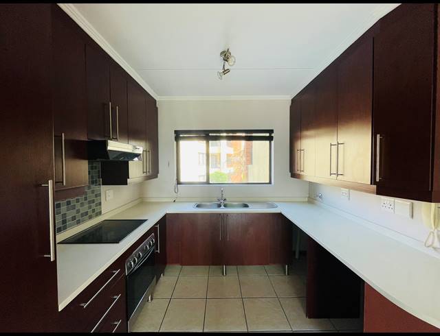 2 BEDROOM APARTMENT RENTED IN SUNNINGHILL
